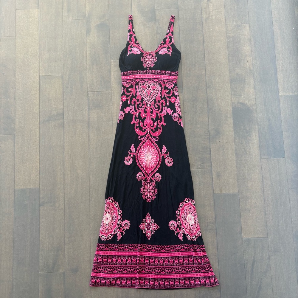 Form-fitting Black and Pink Maxi Summer Dress